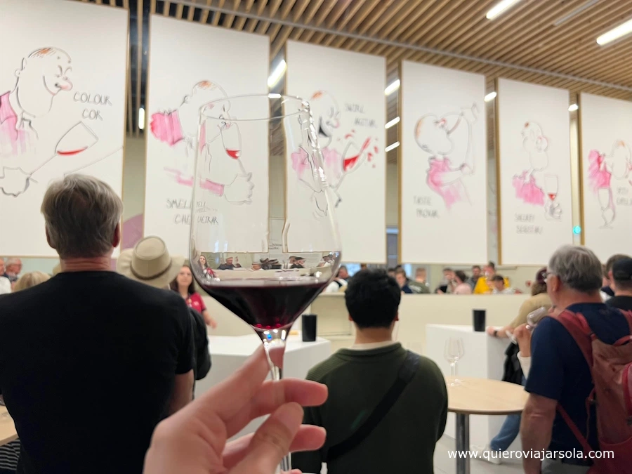 Catando vinos en WOW Porto