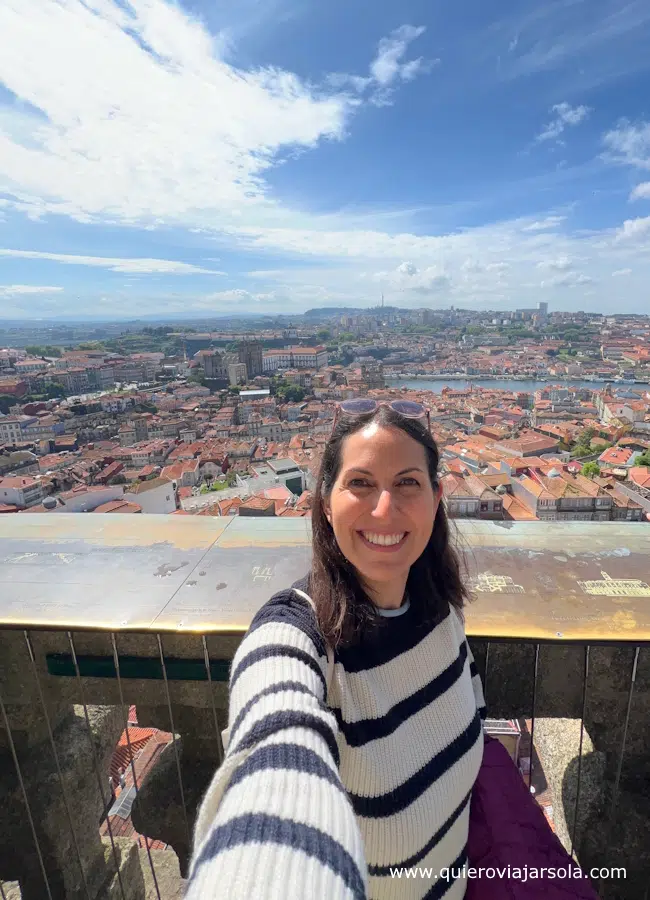 Yo en la Torre de los Clérigos en Oporto