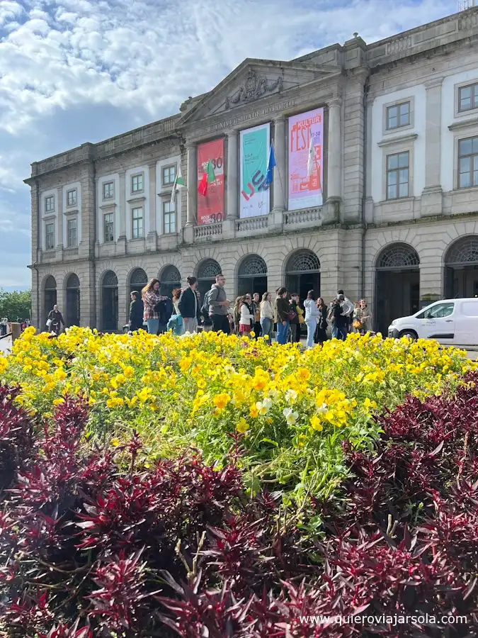 Fachada de la rectoría de la Universidad