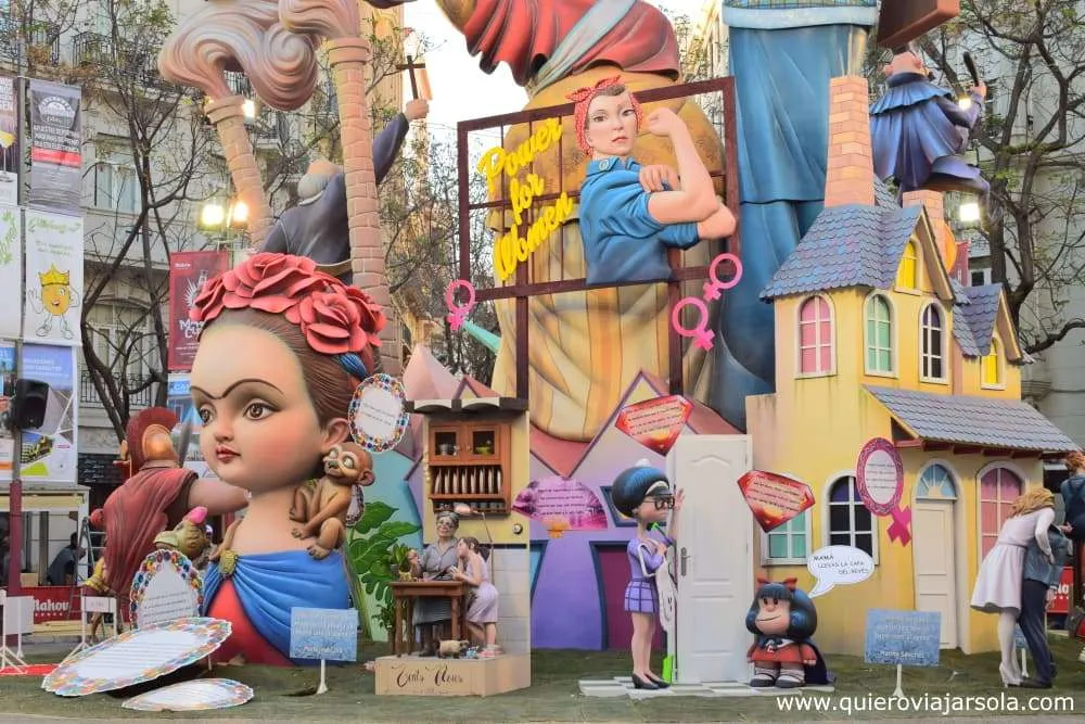 Visitar las Fallas de Valencia, falla feminista