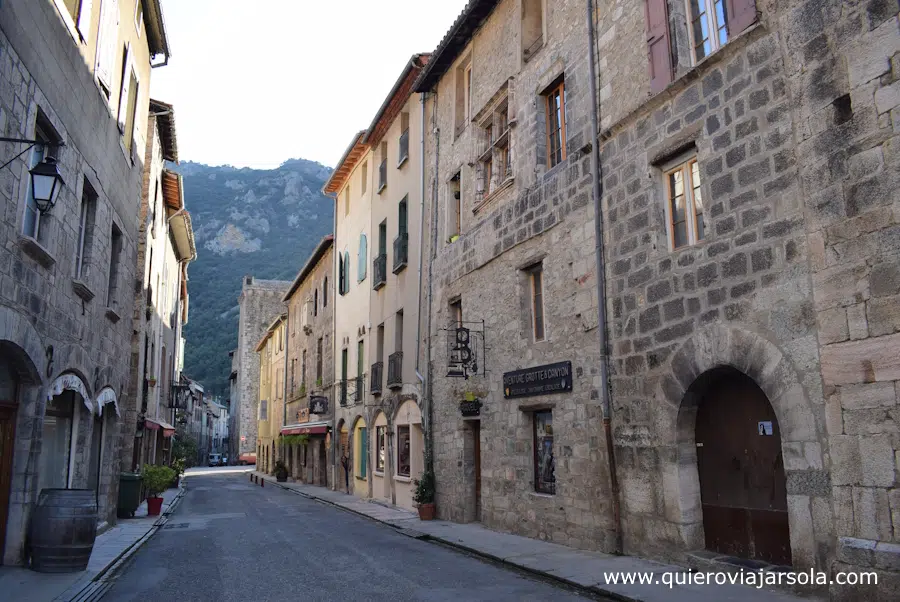 Una calle del pueblo