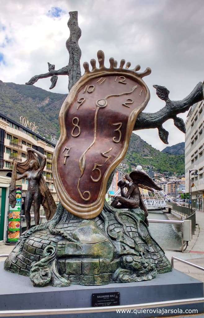 Que hacer en Andorra La Vella, reloj de Dalí