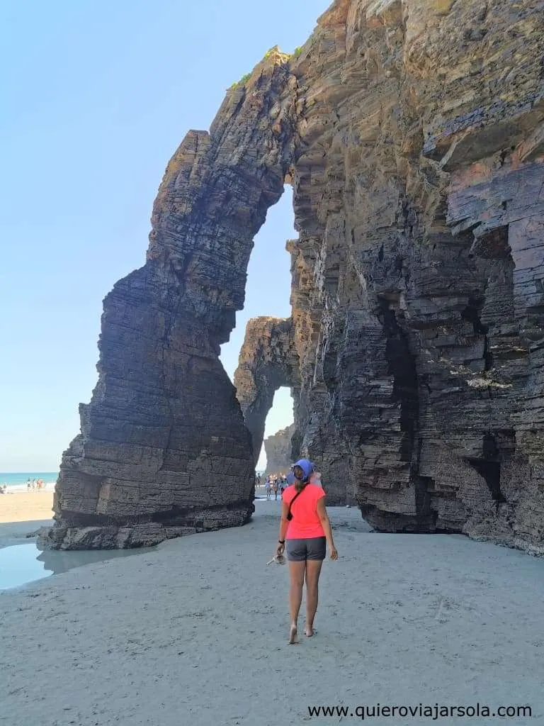 Cómo visitar la playa de las Catedrales, arcos