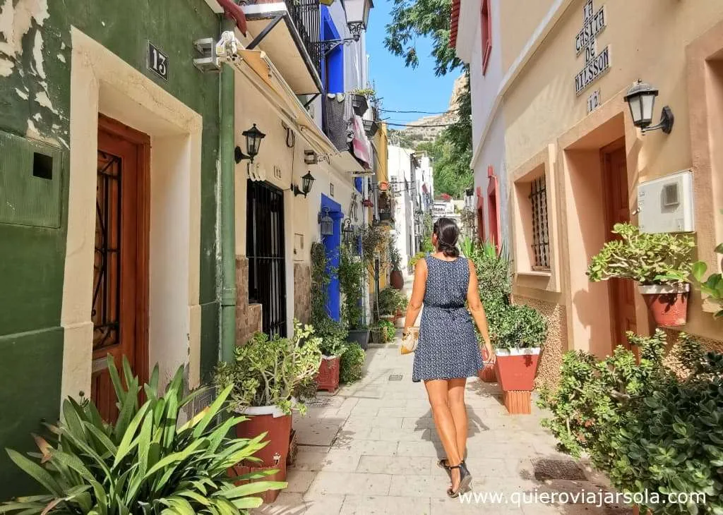 Viajar sola a Alicante, barrio de Santa Cruz