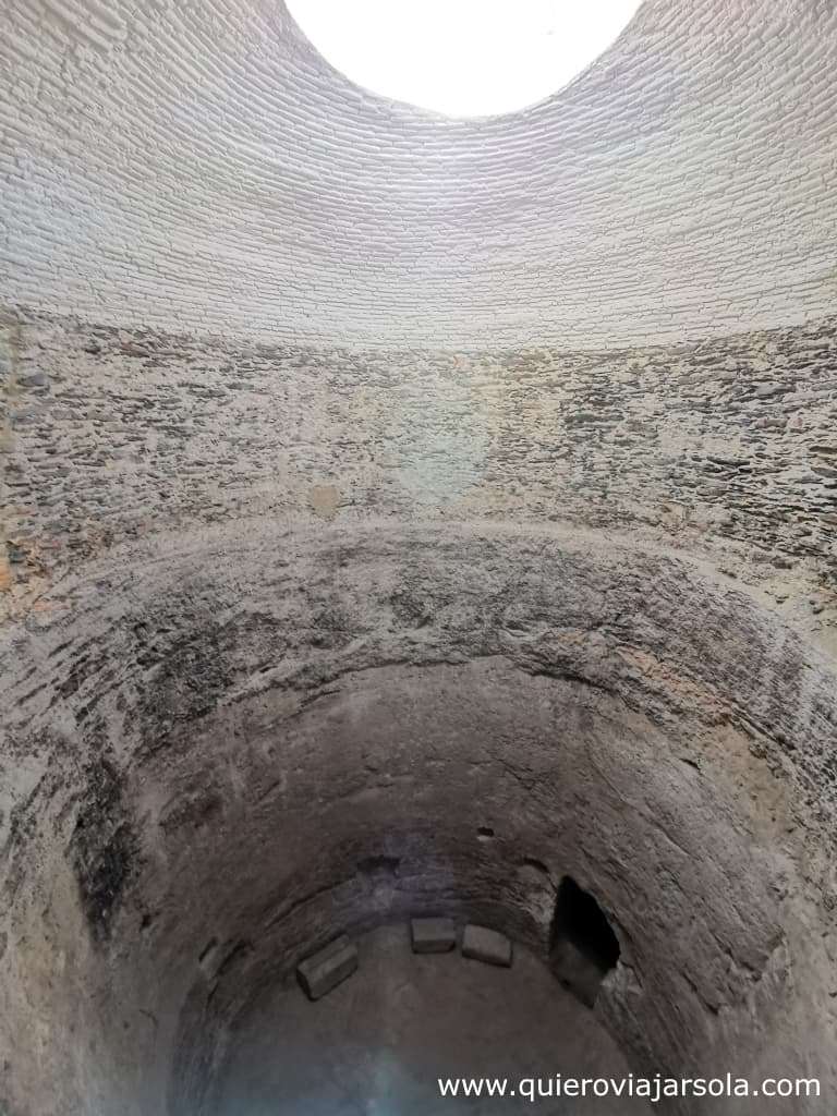Interior del Pozo de nieve