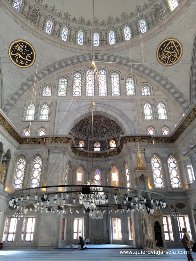 Interior de la mezquita
