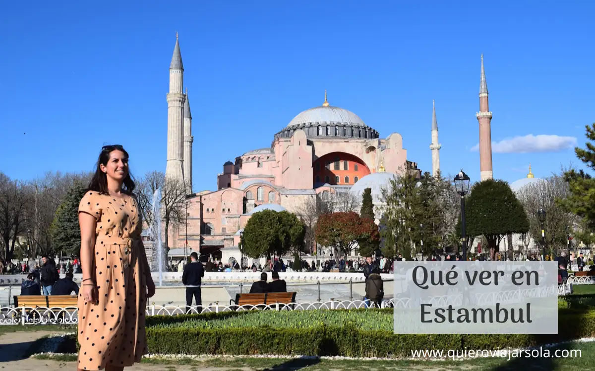 Yo frente a Santa Sofía en Estambul