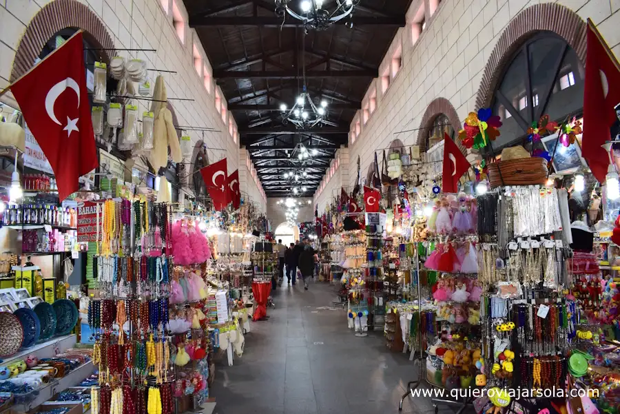Uno de los pasillos del bazar