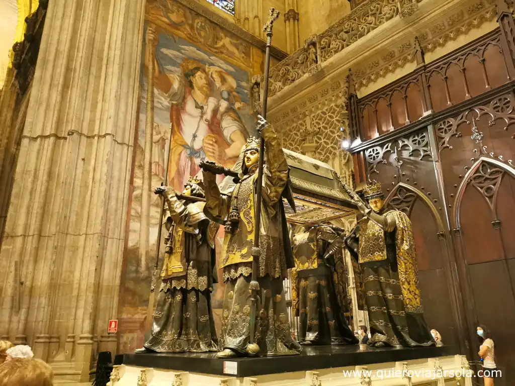 La Giralda y la Catedral de Sevilla, tumba de Colón