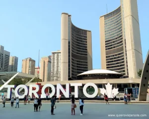 Letras de Toronto en el ayuntamiento