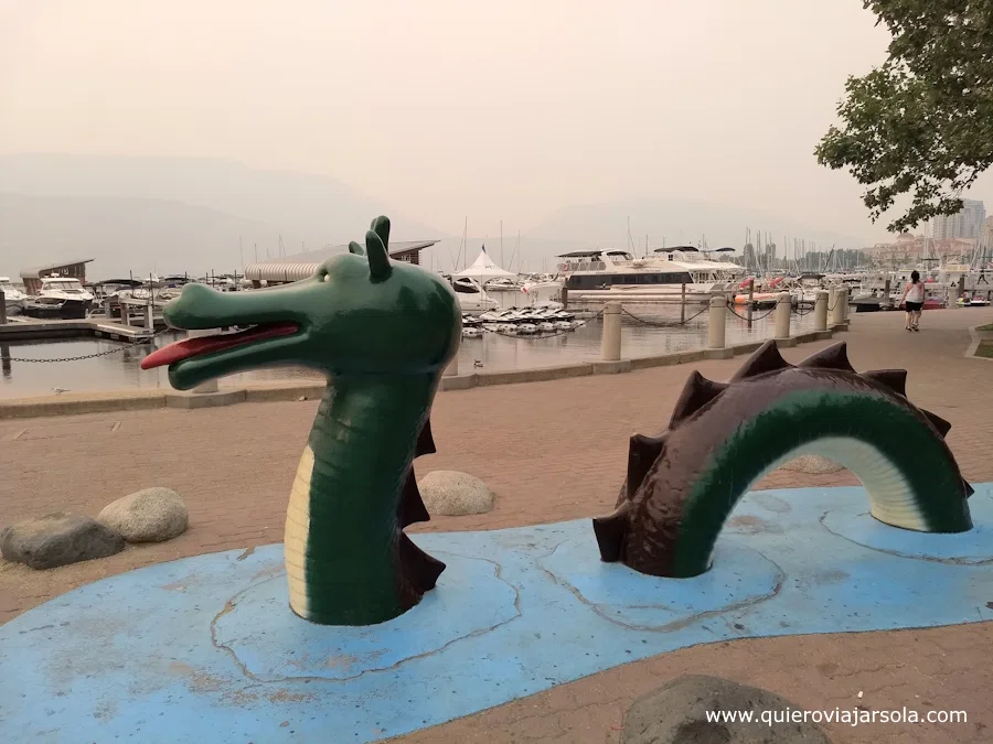 La estatua en el paseo
