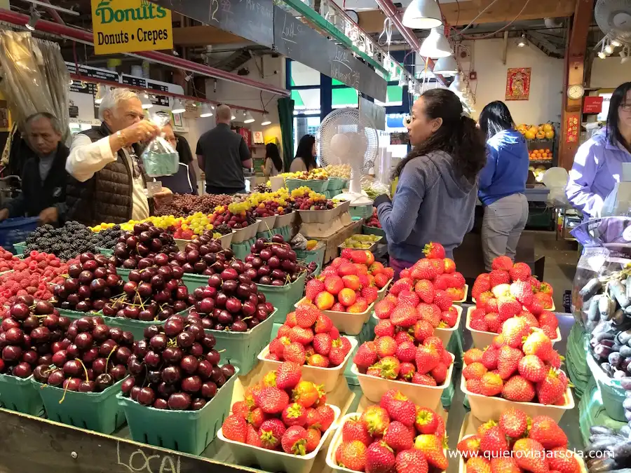 Puesto de frutas en el mercado