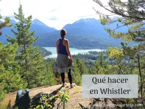 Yo contemplando el paisaje en un sendero. Portada del post "Qué hacer en Whistler"