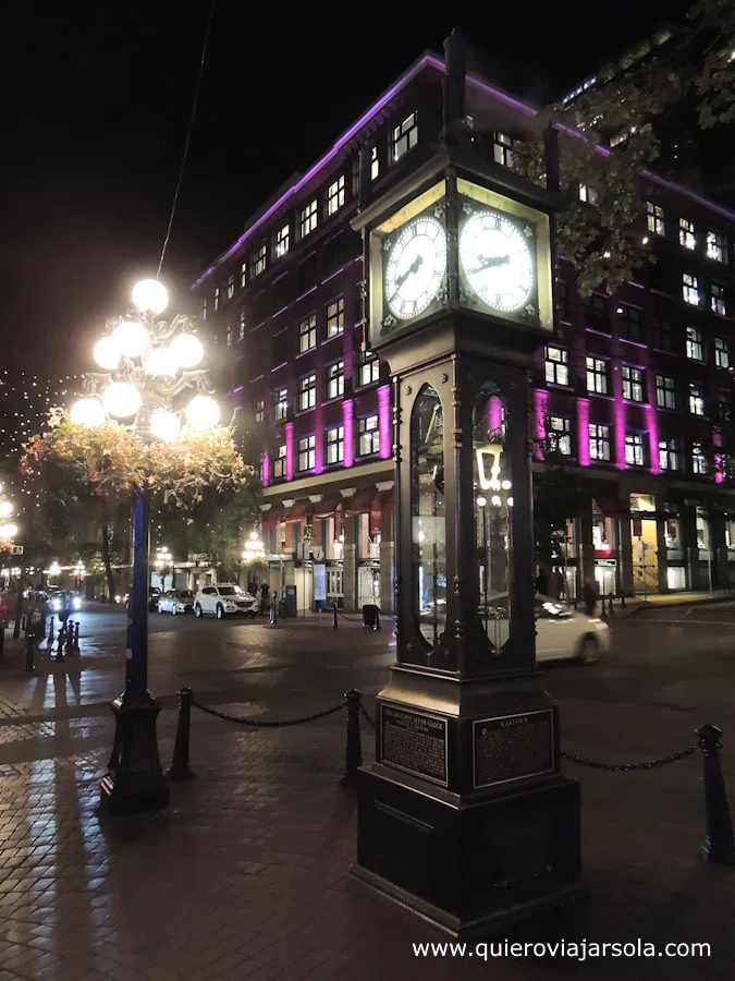 El reloj de vapor de noche