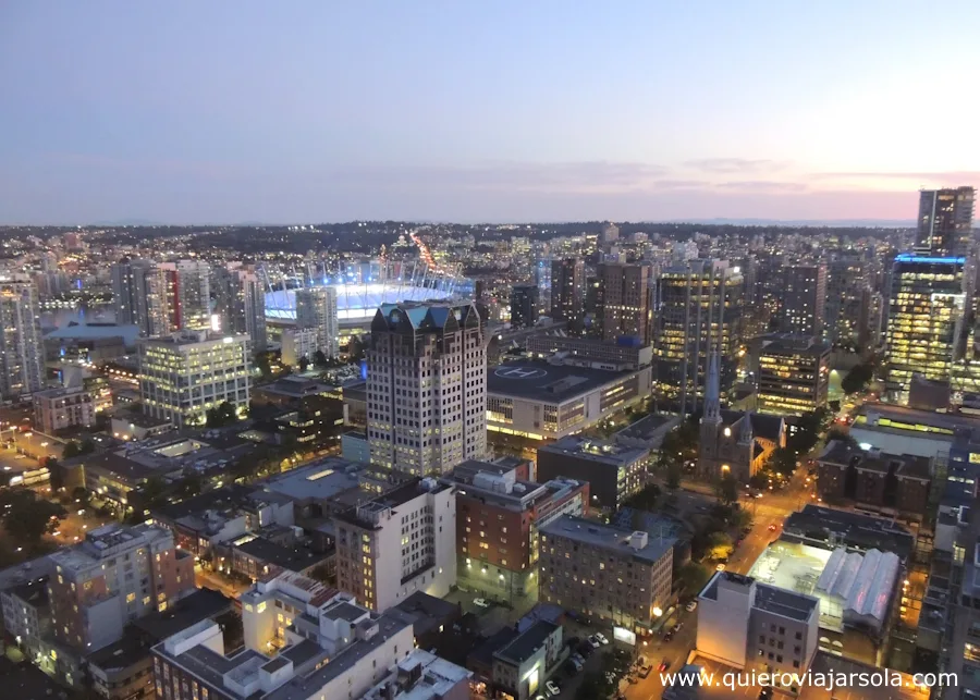 Parte de la ciudad vista desde el mirador al atardecer