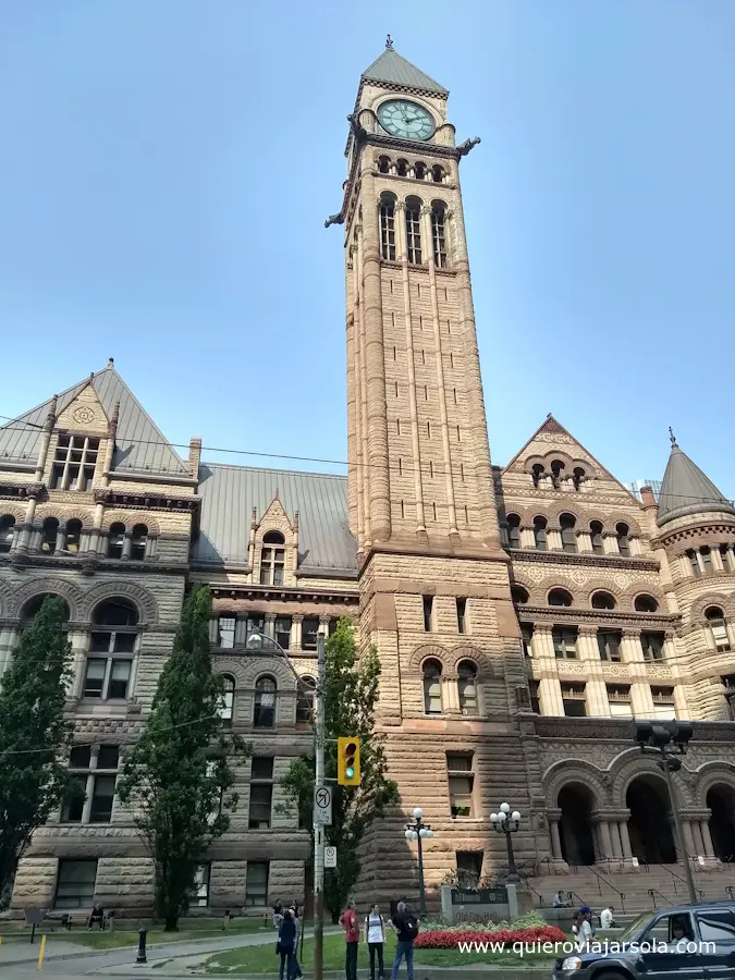 Fachada y torre del edificio