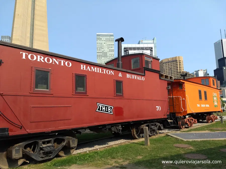 Antiguos trenes al aire libre