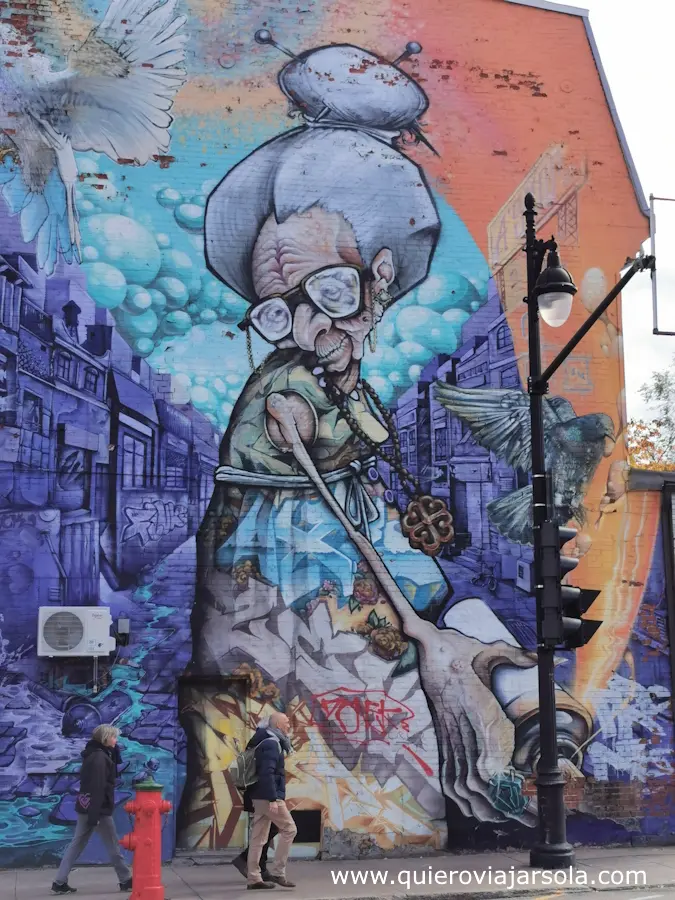 Mural de la abuela grafitera