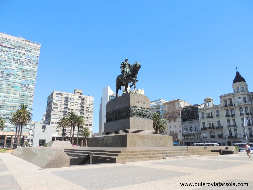 Que hacer en Montevideo, plaza Independencia