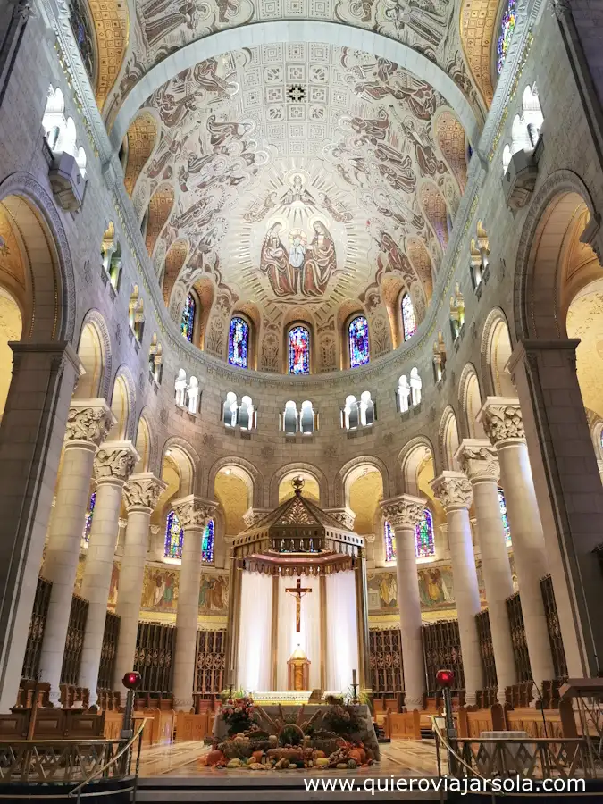 Interior de la iglesia