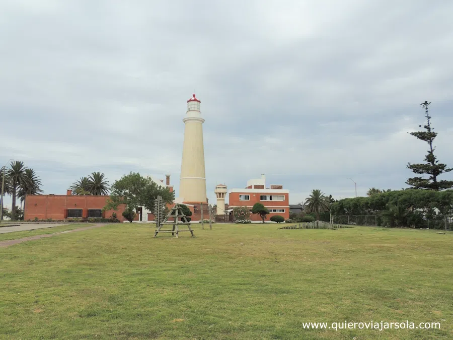 Faro y parque