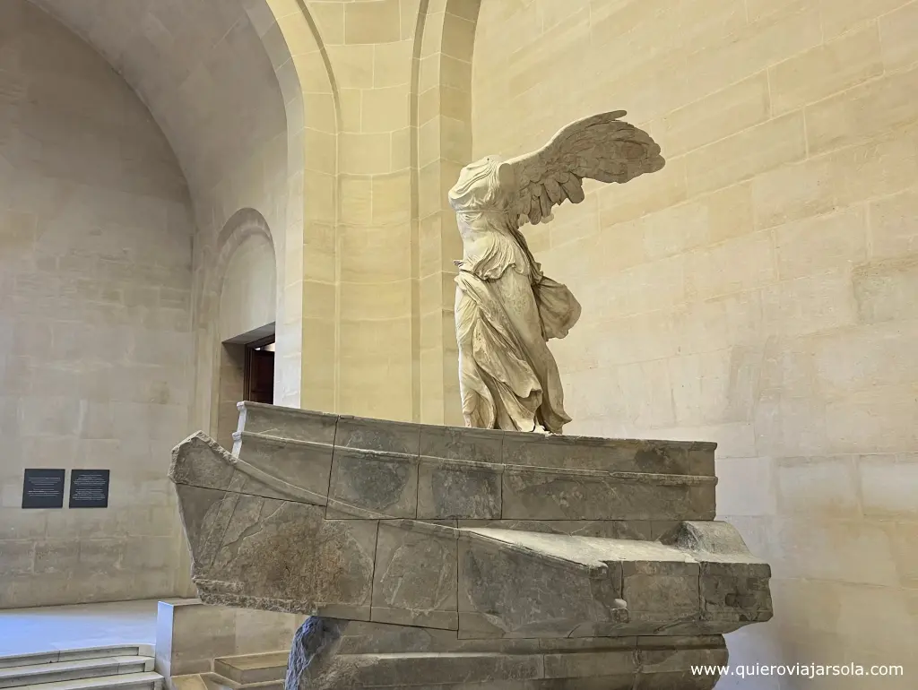 Visitar el Louvre de París, Victoria de Samotracia