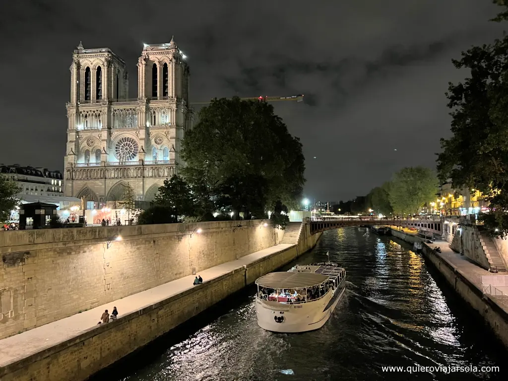 Isla de la Cite Paris, Notre Dame de noche