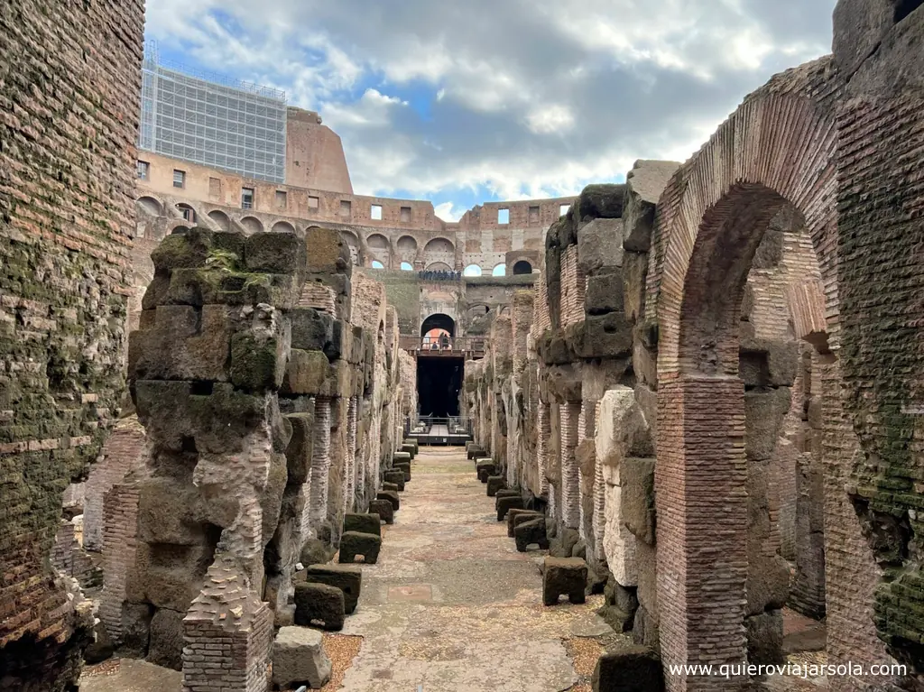 Entrar al Coliseo romano, subterráneos