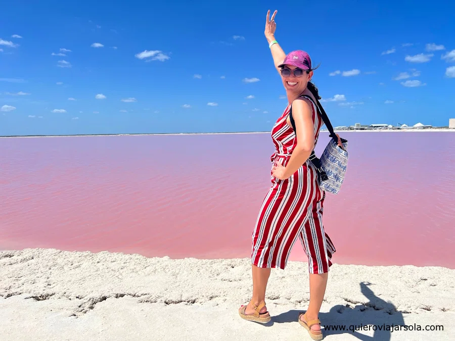 Yo junto a la laguna rosa de Las Coloradas