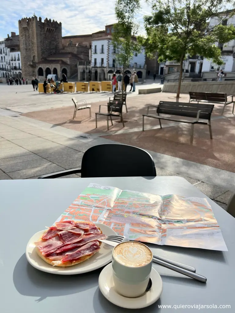 Qué ver en Cáceres capital, desayuno