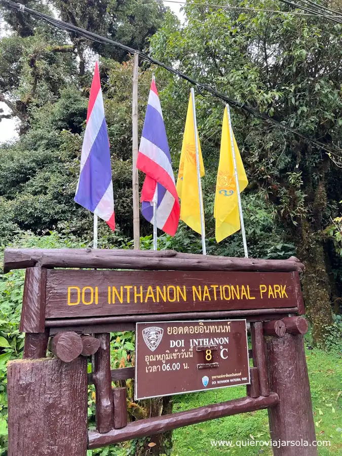 Cartel donde indican la temperatura más baja de ese día