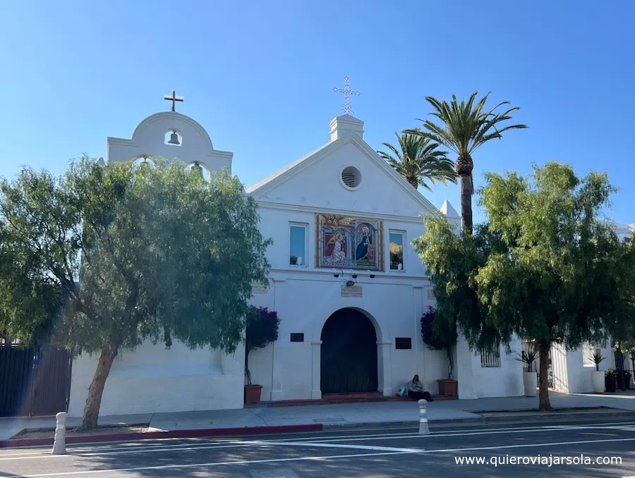 Fachada de la iglesia