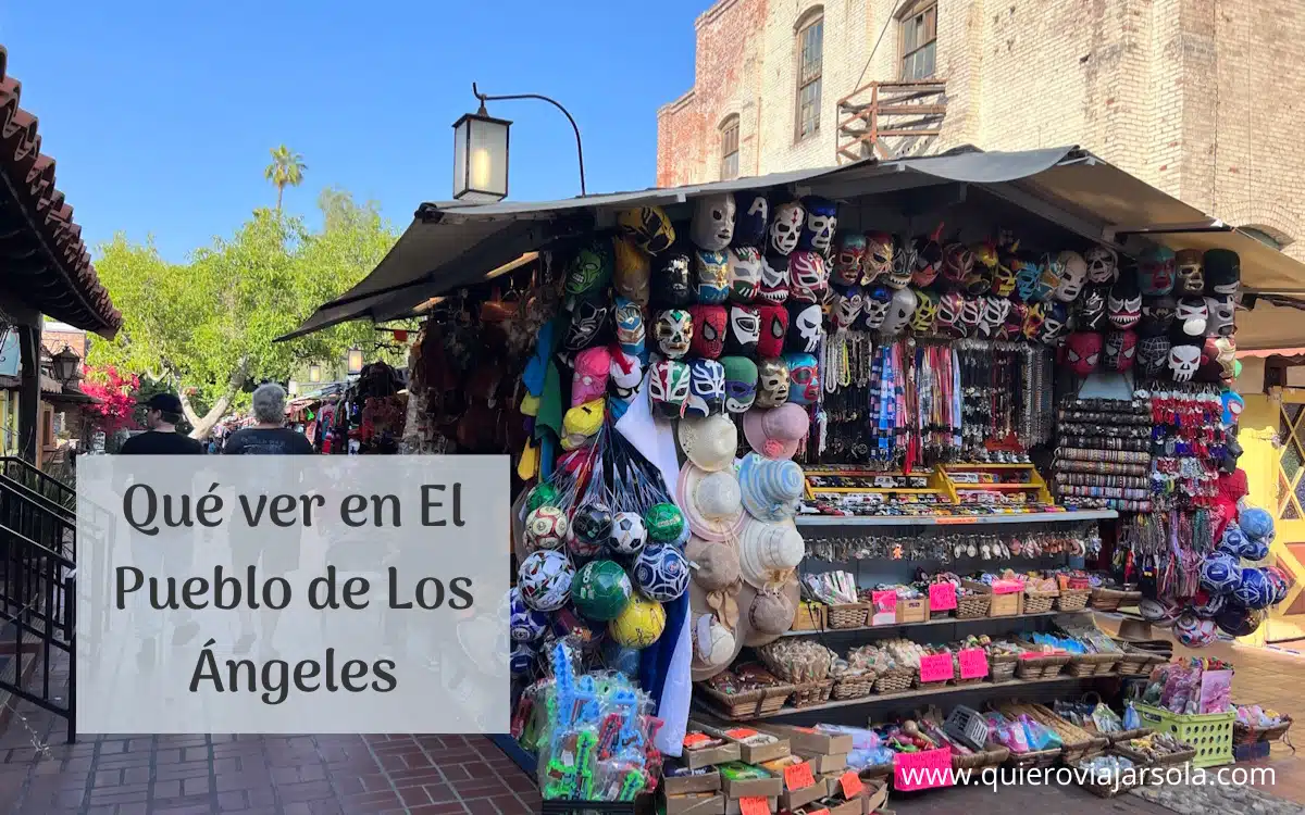 Calle Olvera y sus puestos de artesanías