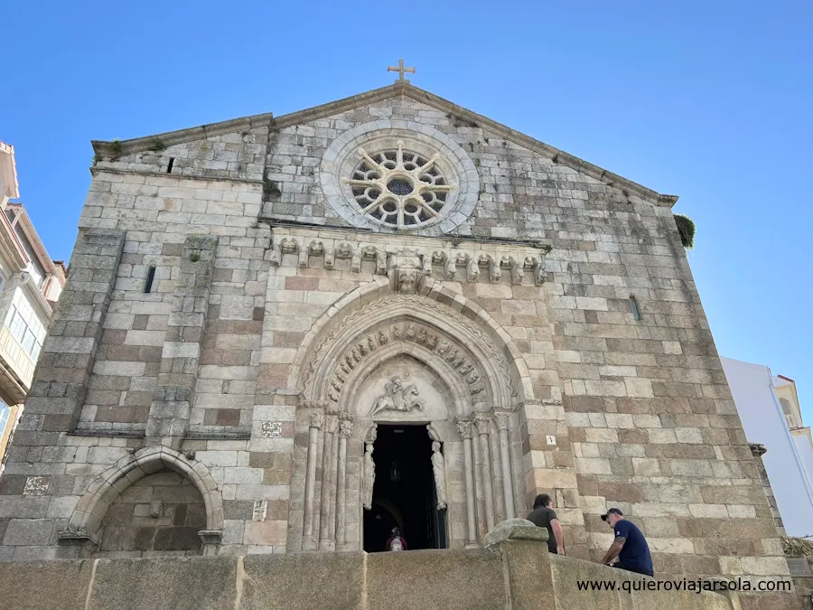 Fachada de la iglesia de Santiago