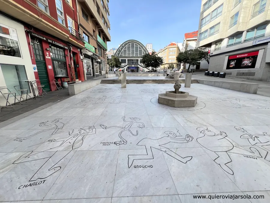 Algunos homenajeados en la plaza del Humor