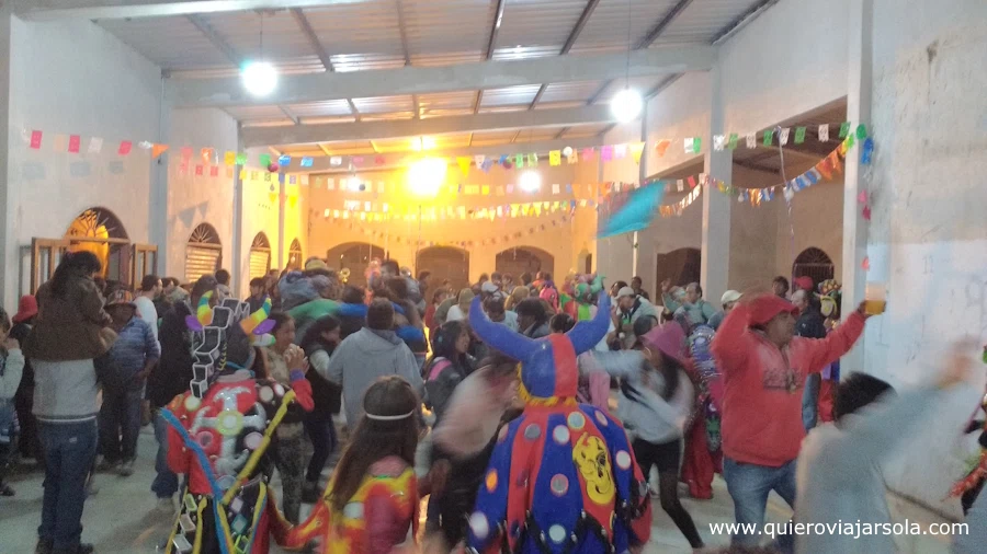 Gente bailando en el Carnaval