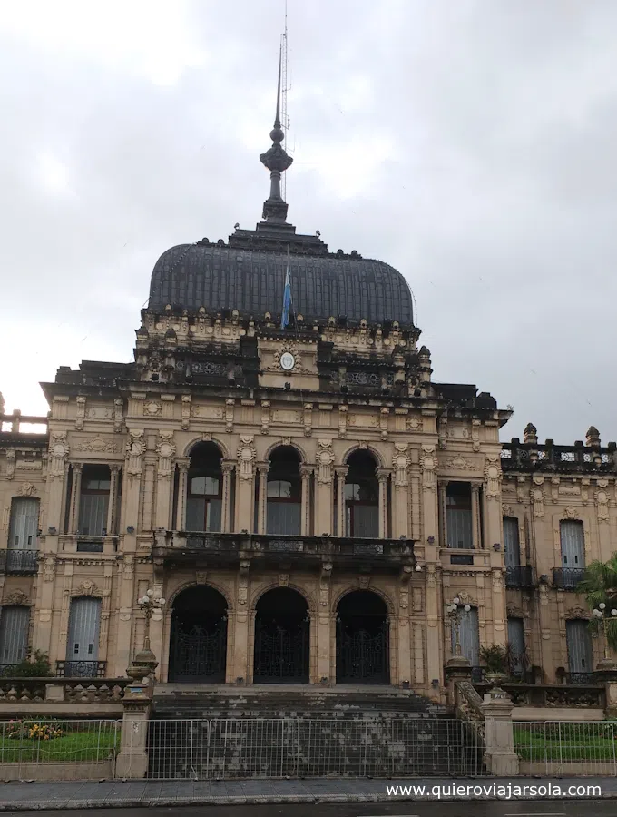 Edificio principal de la Casa de Gobierno de Tucumán
