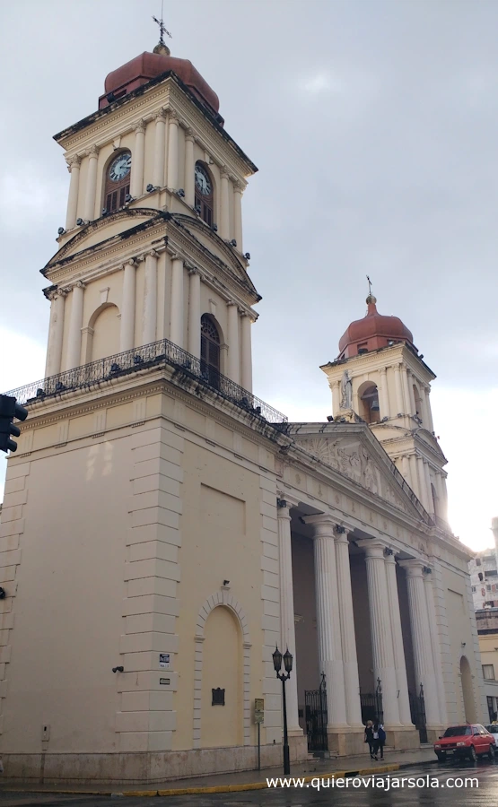 Fachada y torres de la Catedral de Tucumán