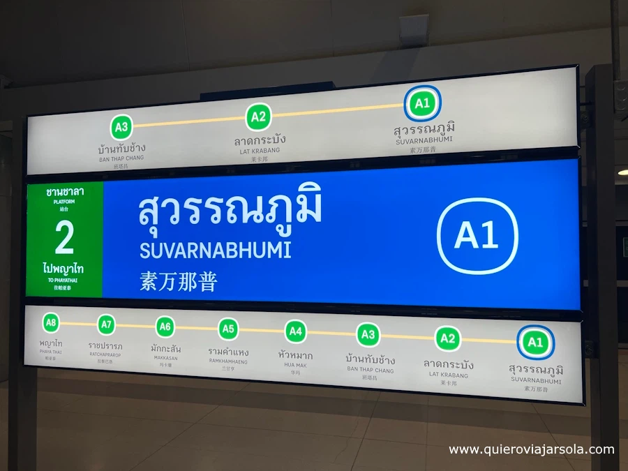 Cartel del metro de Bangkok con el recorrido de la línea del aeropuerto