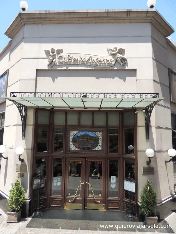 Fachada de la cafetería