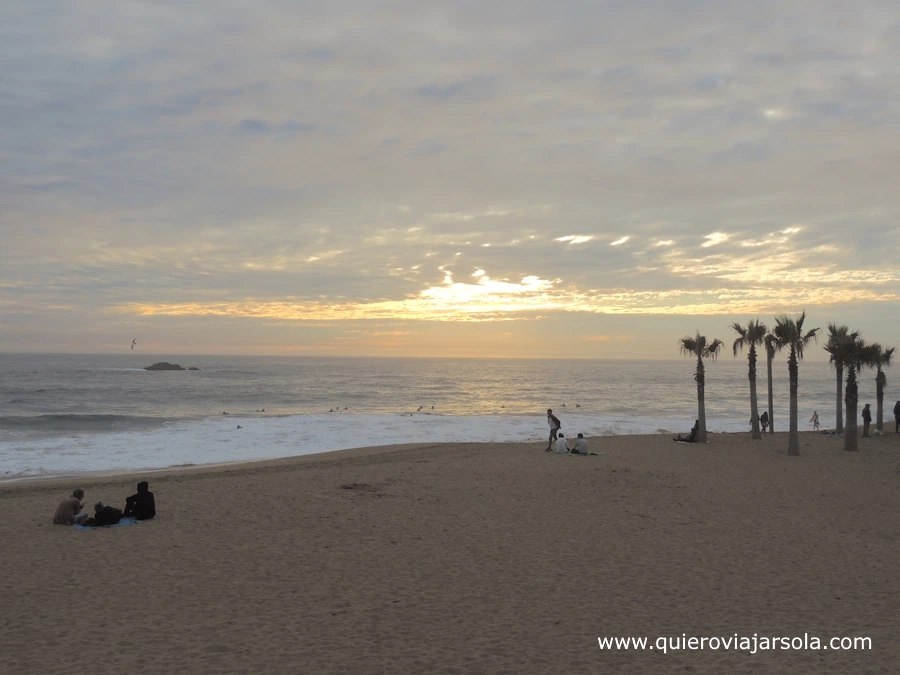 Playa al atardecer