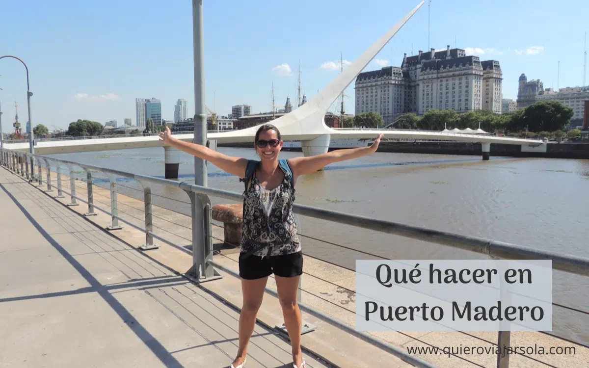 Yo posando frente al Puente de la Mujer