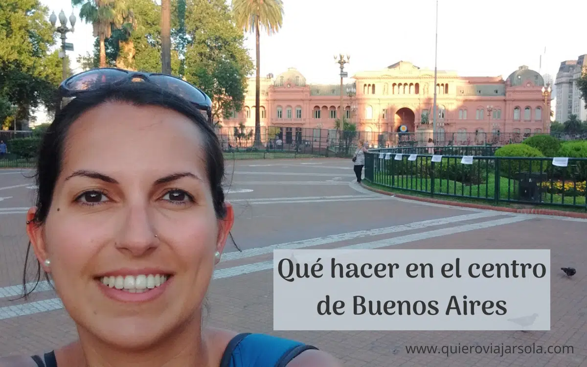 Yo en la Plaza de Mayo frente a la Casa Rosada