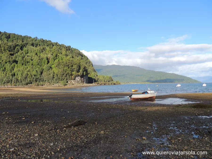Marea baja en la bahía de Puerto Cisnes