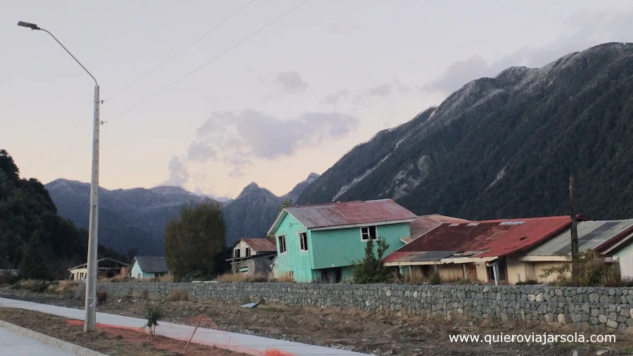 Casas en ruinas en la manzana 8