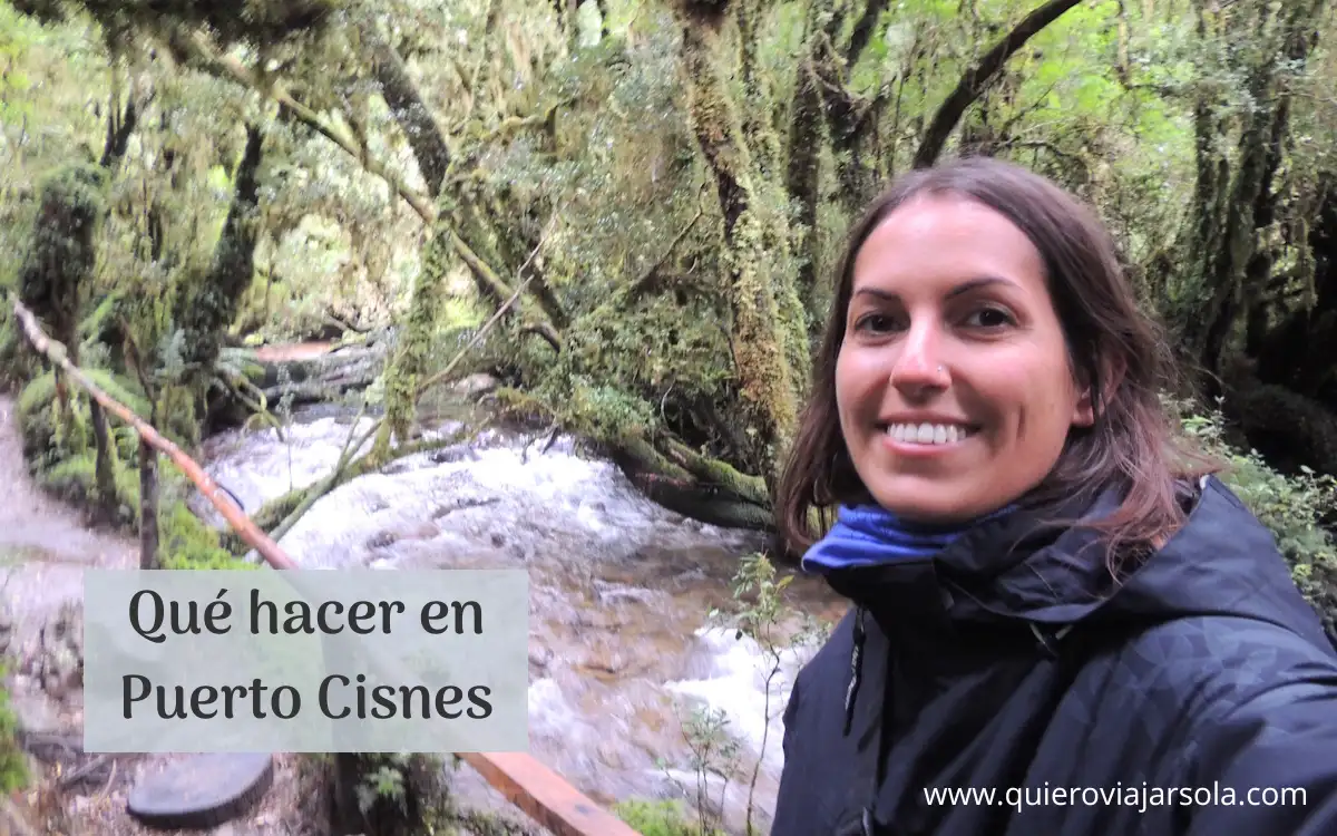 Yo en el sendero del Bosque Encantado en el Parque Nacional Queulat