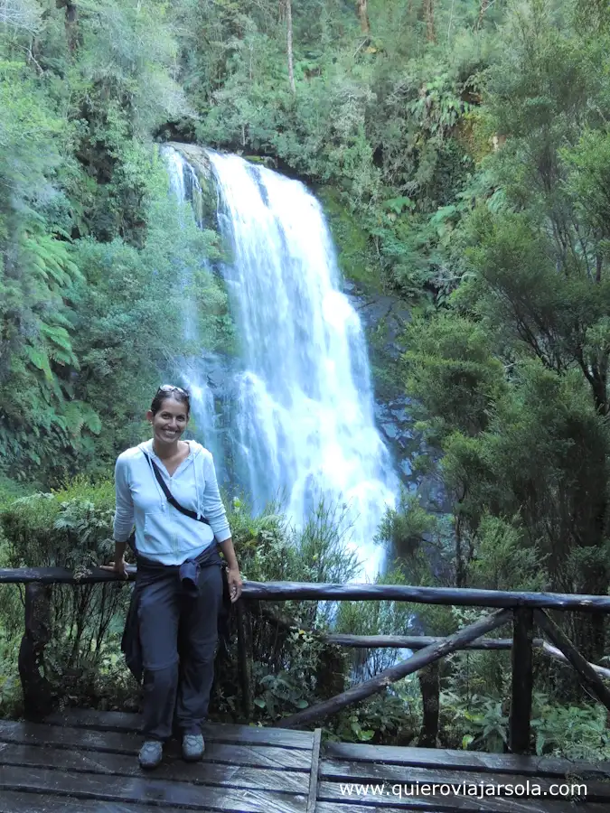 Yo en una de las cascadas del Parque