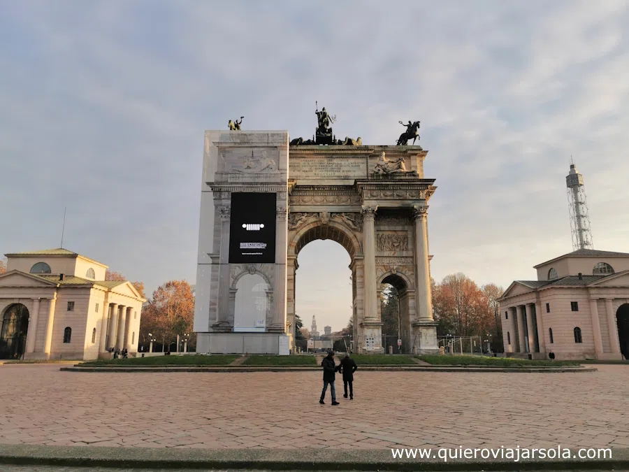 El arco desde el Corso Sempione