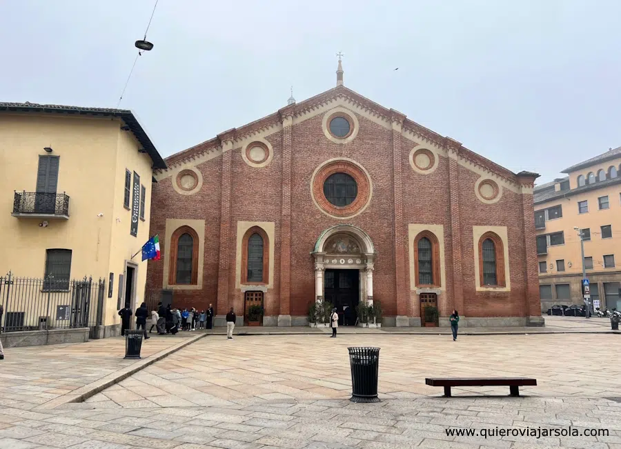 Fachada de la iglesia