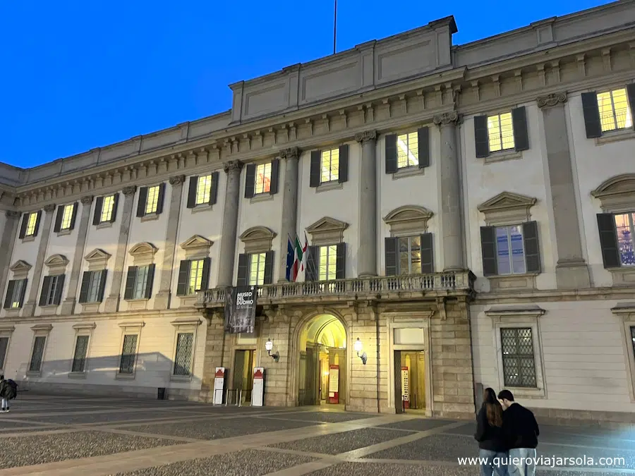 Fachada del Palacio Real de Milán